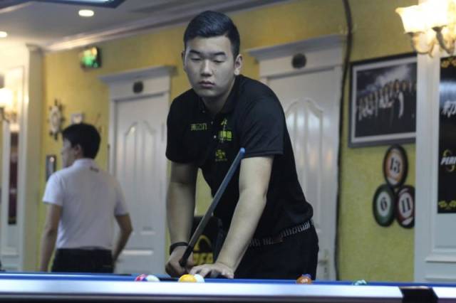 西蒙斯在一 西蒙斯在一