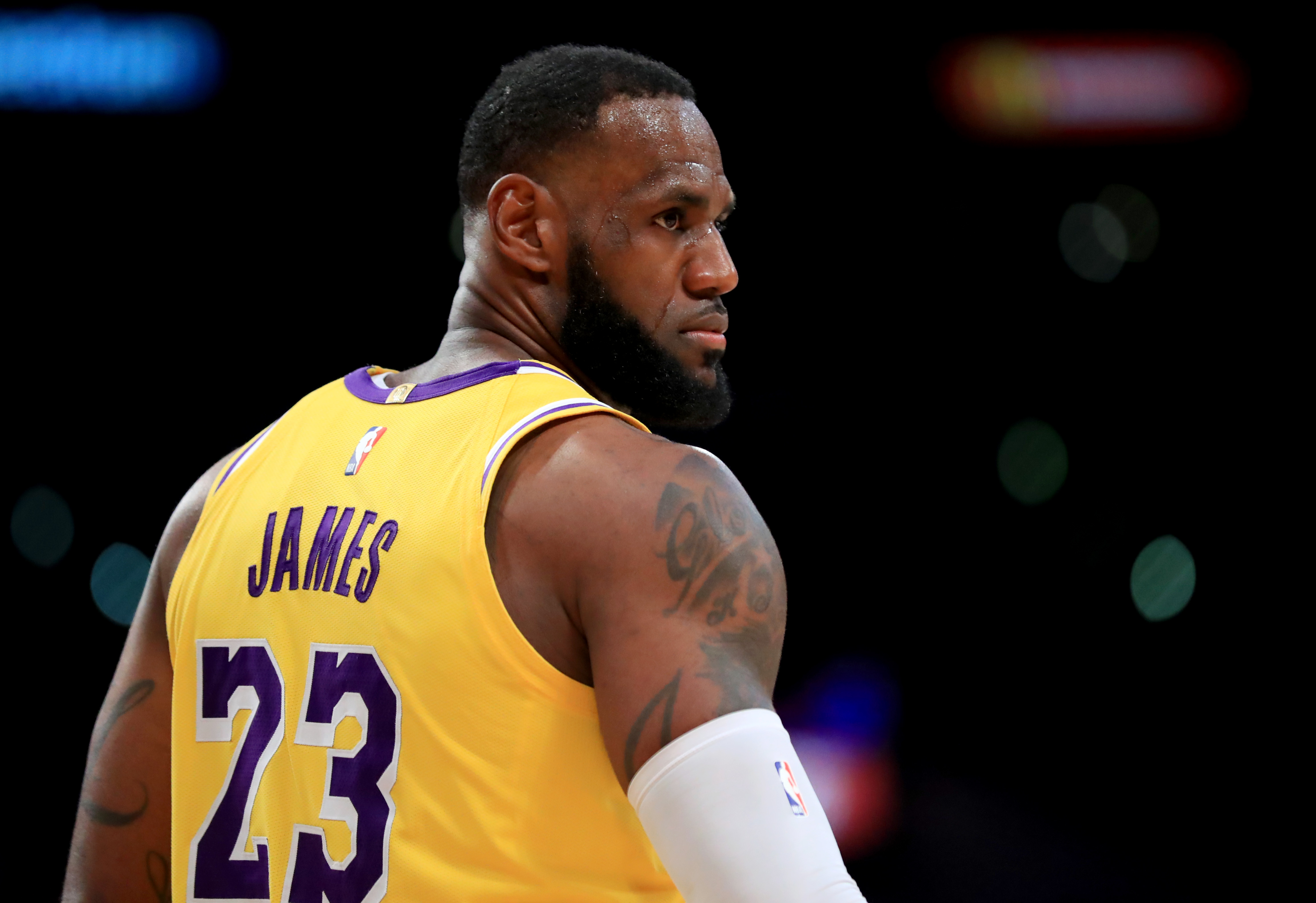 限定在预期 限定在预期